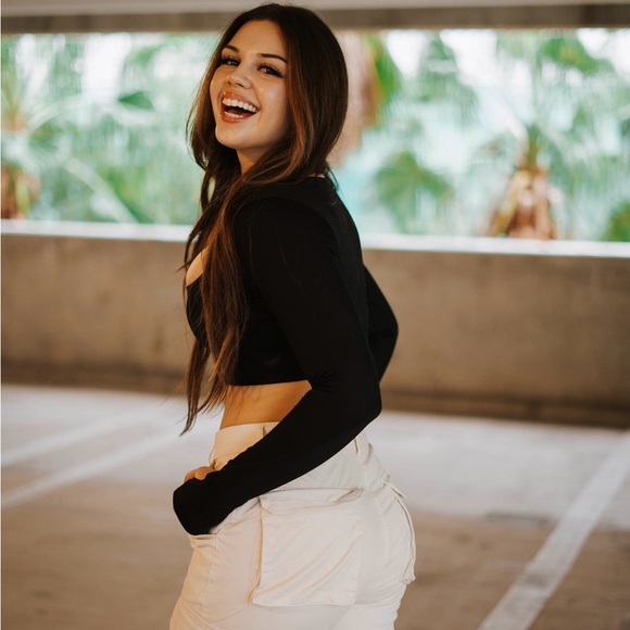 Meet your Posher, Sky - Picture 1 of 1